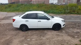 LADA Granta 2021 года, VIN XTA219040M0792757. Автомобиль находится в залоге у ПАО «Совкомбанк», действует запрет на регистрационные действия. Имеются дефекты кузова в виде сколов, трещина на лобовом стекле. Требует ремонта подвеска и задние тормоза. Автомобиль был в эксплуатации, может иметь…