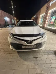 Тойота Камри 2018 года выпуска. VIN: XW7BF4HK40S105870. Автомобиль в аварийном состоянии, двигатель нуждается в ремонте. Ознакомиться можно, предварительно согласовав по телефону +7-919-408-26-07.