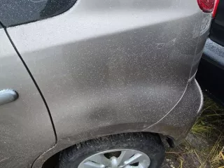 Автомобиль Ниссан Ноут (Nissan NOTE), 2011 г.в., г/н Н769ТУ33, VIN SJNFCAE11U2113138 (Реализация по прямому назначению). Цвет светло-коричневый, наличие царапин и потертостей по всему лакокрасочному покрытию кузова автомобиля, незначительные, но многочисленные сколы понизу всех дверей и порогов на…