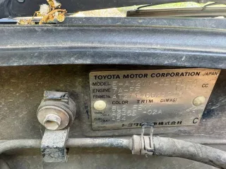 Toyota Carina, 1990 год выпуска, регистрационный знак Р656ЕТ03RUS, VIN не установлен, цвет темно-синий.