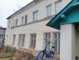 Здание нежилое (штаб-управление), кадастровый номер 73:24:010101:11802, количество этажей: 2, площадь 851 кв.м., адрес: г.Ульяновск, войсковая часть 34236 (хозяйственное ведение).
