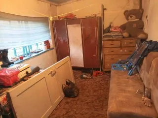 1/2 доли двух квартир и двух земельных участков, Омская область; 1/2 доля квартиры и 1/2 доля земельного участка в Омской обл.; еще 1/2 доля квартиры и 1/2 доля земельного участка в Омской обл.; жилое помещение с кадастровым номером 55:23:310103:280, адрес: Омская область, Русско-Полянский район…