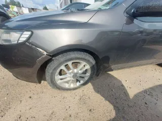 Автомобиль Kia Cerato 2011 г.в., VIN KNAFU411BB5910975. Внешнее техническое состояние: не на ходу, битый в правую переднюю часть (бампер, капот, крыло, фара, внутренние элементы), по кузову по кругу имеются потёртости в некоторых местах с элементами ржавчины. Салон относительно пробегу в хорошем…