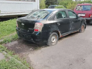 Chevrolet Cobalt 2013 Легковой автомобиль, марка: Chevrolet, модель: Cobalt, год изготовления: 2013, VIN: XWBJF69VJDA057666, вид собственности: индивидуальная. Особенности тех. состояния: разбиты задние фары, вмятины по кузову, нарушено ЛКП, коррозия по кузову, спушены шины.