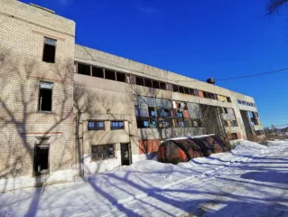Земельный участок под размещение рембазы в г. Миасс, п. Тургояк, ул. Коминтерна, 2а, площадь 938 кв.м., кадастровый номер 74:34:0309003:60. Нежилое здание рембазы по адресу г. Миасс, п. Тургояк, ул. Коминтерна, 2а, площадь 85,5 кв.м., кадастровый номер 74:34:0000000:1476.