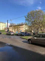Доля в праве общей долевой собственности на квартиру, что соответствует комнате площадью 25 кв. м, назначение жилое, расположенная по адресу: Санкт-Петербург, пр-кт Обуховской Обороны, д. 95к. 1 литера А, кв. 313, кадастровый номер: 78:12:0007116:2495. Доступ в жилое помещение ограничен.