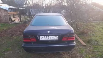 Mercedes-Benz E-Class, 1999 года, 170 лс, 500000 км. Легковой автомобиль Мерседес Бенц Е240 1999 года выпуска VIN WDB2100611B019827 регистрационный номер С857ТМ76.