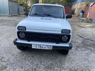 LADA 4x4 2012, VIN: XTA212140D2105709, цвет кузова: ярко белый. Есть конструктивные изменения.
