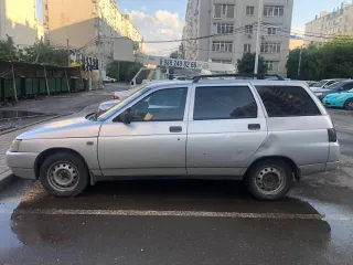 ВАЗ 2111, 2008 года, 89 л.с., пробег 164509 км. Легковой автомобиль, марка: LADA, модель: 211140, год изготовления: 2008, VIN: XTA211140903009279. Автомобиль на ходу. Имеющиеся повреждения: трещины и сколы на лобовом стекле, вмятина на задней левой двери и крыле, ржавчина по всему днищу и на всех…