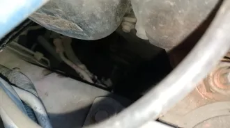 Ford Focus 2006 года, VIN WF04XXWPD46J64409. По двигателю стучит (поршневая), расход моторного масла 1.5 литра на 1000км, требуется замена подушек двигателя всех, течь антифриза с патрубок системы печки и охлаждения, течь масло с шкива коленвала, течь антифриза с помпы, не работает кондиционер…