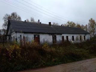 Нежилое здание 267,7 кв.м с земельным участком 681,0 кв.м, Ярославская область Нежилое здание с земельным участком, расположенные по адресу: Ярославская область, м.о.Ярославский, д. Афонино,ул. Школьная, д.17 Нежилое здание площадью 267,7 кв.м., кадастровый номер 76:17:172401:194, вид разрешенного…