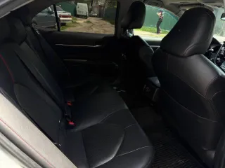 Toyota Camry 2021 года, 249 л.с., 253400 км, АКПП; Automobile Toyota Camry, gos.reg.znak H101XX98, VIN XW7BZ3HK60S116340, 2021 g.v., moshchnost dvig., l.s. (kW): 248.8 (183), tsvet: bely perlamutr s chernoy kryshey.