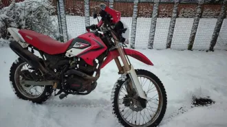 BS250-18 (IV) TTR250R, 2018 мотоцикл BS250-18 (IV) TTR250R, марка: BS250-18(IV), модель: TTR250R, год изготовления: 2018, VIN: LHJYJM189JB506282, г/н: 9822АВ47, вид собственности – совместная с супругом Арефьевым А.А. Автомобиль в неудовлетворительном состоянии, не находу, имеет сквозную коррозию…