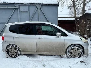 Honda Fit, 2004 года, 86 лс, 214620 км, АКПП, автомобиль легковой, г/н Х358ВВ138, № кузова GDI-2011614, цвет серый.
