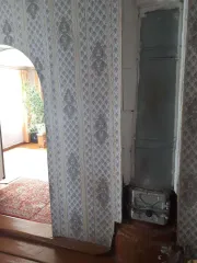 1/2 доли жилого дома и земельного участка, 47,7 кв.м + 2100 кв.м, Омская область, Тарский р-н, п. Атак 1/2 доля в праве на жилое здание, площадь: 47,7кв.м., кадастровый номер: 55:27:130201:197 и 1/2 доля в праве на земельный участок, площадь: 2100кв.м., категория земель: Земли населенных пунктов…