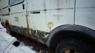 ГАЗ 2705, 2002. Автомобиль ГАЗ, модель: 2705, год изготовления: 2002 г.в., VIN: ХТН27050020242987, г.р.з. Т647УЕ47, вид собственности – совместная с супругом Арефьевым А.А. Автомобиль в неудовлетворительном состоянии, не находу, имеет сквозную коррозию металла по всему кузову, некомплектен…