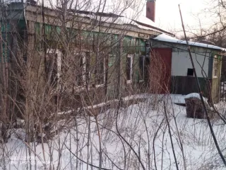 Жилой дом с кадастровым номером 68:30:0001045:27, общей площадью 35,9 кв.м., расположенный на земельном участке с кадастровым номером 68:30:0001042:64, площадью 1200 кв.м., по адресу: Тамбовская область, г. Уварово, ул. Буденного, д. 61в.