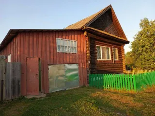 1/3 доля дома 54м² и 1/3 доля земельного участка в Удмуртии, кадастровый номер дома 18:09:048004:61, кадастровый номер земельного участка 18:09:048004:19, категория земель: Земли населенных пунктов, вид разрешённого использования: Для ведения личного подсобного хозяйства