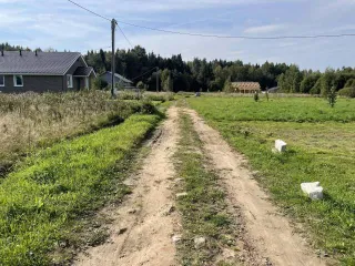 Земельный участок с кадастровым номером: 76:17:153601:1010, площадью: 800 кв.м., расположенный по адресу: РОССИЯ, Ярославская область, р-н Ярославский, д. Кормилицино