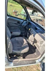 Renault Kangoo 2008 года, 75 л.с., пробег 111111 км. Легковой универсал, VIN: VF1KCEBCF40098542, госномер М418ЕТ13. Не работает таксометр, не показывает дисплей с топливом и температурой, двигатель работает с перебоями. Вмятины на задней правой двери и заднем правом крыле. Царапина на левой фаре…