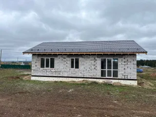 Дом 89.6 м², участок 1096 м², Пермский край, муниципальный округ Пермский, деревня Валевая, ул. Шереметьевская, зу 19а. Земельный участок 1096 м², кадастровый номер 59:32:3250001:2522. Дом 89.6 м², кадастровый номер 59:32:3250001:25629. Имущество находится в залоге у Сбербанка России.