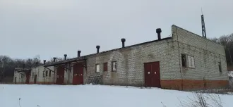 Земельный участок и нежилые помещения 233,2 кв.м Приморский край Земельный участок кадастровый номер 25:13:030209:1328 площадью 19822 кв.м категория земель: Земли населенных пунктов виды разрешенного использования: склады адрес местоположению: местоположение установлено относительно ориентира…