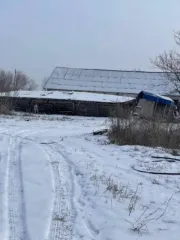 Доли зданий 483,2 кв.м и 565 кв.м, 1/3 доля участка 13878 кв.м Воронежская обл 1/3 доли на комплекс имущества, включающий в себя нежилое здание с кадастровым номером 36:27:0500018:30, общей площадью 483,2 кв.м, нежилое здание с кадастровым номером 36:27:0500018:33, общей площадью 565 кв.м…