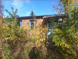 Доля дома и участка 25.6+500 кв.м в Саратовской области. 1/3 доля в праве на жилой дом, площадь 25.6 кв.м, кадастровый номер 64:03:120212:212, и 1/3 доля в праве на земельный участок, площадь 500 кв.м, кадастровый номер 64:03:120210:12. Категория земель: земли населенных пунктов. Вид разрешенного…