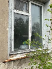 Квартира 27,6 кв.м, Шилкинский район, Забайкальский край. Квартира, назначение: жилое, этаж 1, площадь 27,6 кв.м., к/н 75:24:240211:172, по адресу: Забайкальский край, р-н. Шилкинский, г. Шилка, ул. Чкалова, д. 9б, кв. 10. Входная дверь деревянная обшита материалам эко - кожа цвет коричневый в…