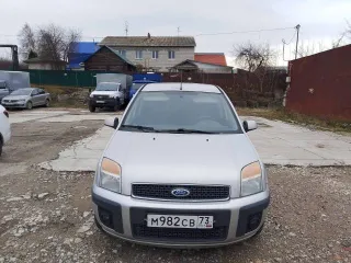 Ford Fusion 2007, серебристый. VIN: WF0UXXGAJU7U73524, госномер: М982СВ73.