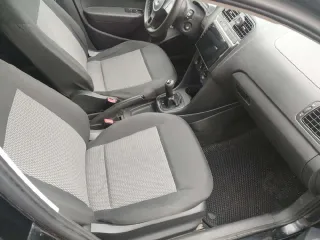 Volkswagen Polo 2011 легковой автомобиль, 2011 года выпуска, с VIN номером XW8ZZZ61ZCG021870.
