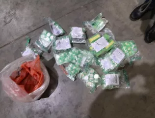 Стекло защитное оптоголовки (прямое назначение) Стекло защитное оптоголовки с маркировками: "ray tools laser machine spare parts n.211lg0037" - 50 шт.; "ray tools laser machine spare parts n.211lg0020" - 3 шт. Конусообразное сопло, с маркировками: "ray tools laser machine spare parts no120gjt0535"…