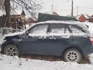 Автомобиль Чери SUV T11, 2007 г.в., г/н Н956ТХ44, VIN XUVDB14B170010907 (Реализация по прямому назначению). Цвет зеленый, имеются следы коррозии на порогах, на дверях, повреждение на правой передней двери, спущены оба передних колеса, заднее правое, на все колеса установлены литые диски, на заднем…