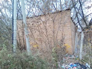Земельный участок 90 м² и гараж 43,6 м², Калужская область. Земельный участок площадью 90 кв.м с кадастровым номером 40:04:010206:1 (реестровый номер федерального имущества П11420010701), по адресу: Калужская обл., р-н Дзержинский, г. Кондрово, ул. Советская, с расположенным на нем объектом…