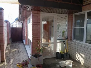 Нежилое здание 93 кв.м, г. Ставрополь нежилое здание "дом" общей площадью 93 кв. м с кадастровым номером 26:12:032201:1946, расположенное на земельном участке общей площадью 496 +/– 8 кв. м с кадастровым номером 26:12:012605:41, по адресу: г. Ставрополь, садоводческое товарищество "Спутник", 387