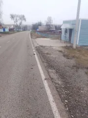   «Земельный участок, площадь 100 +/  4 кв.м., адрес  местонахождение : Россия, Белгородская обл., Ровеньский р н, с. Лозовое, кадастровый  условный  номер: 31:24:1103003:104. Вид разрешенного использования: под строительство магазина. Находится в совместной собственности.      Нежилое здание…