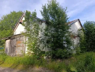 Нежилое здание 156 м² и участок 1022 м², Республика Карелия, Сортавальский р-н нежилое одноэтажное кирпичное здание площадью 156 кв.м. с кадастровым номером 10:07:0000000:8517, расположенное по адресу: Российская Федерация, Республика Карелия, м.о. Сортавальский, пгт. Хелюля, ул. Инженерная, д. 22…