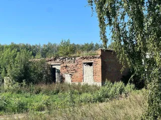 Нежилое здание 1026,9 кв.м и земельный участок 18569 кв.м, Ульяновская обл. Земельный участок, площадь 18569 кв.м, адрес (местонахождение): Россия, обл Ульяновская, р-н Сурский, рп Сурское, Энгельса, дом 65, кадастровый (условный) номер: 73:17:012601:1255, Здание нежилое, площадь 1026.9 кв.м…