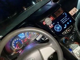 Hyundai Solaris, 2011 года выпуска, VIN: Z94CT41DBBR021711; белый (залог ПАО «Авто Финанс Банк»).