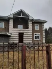 Имущественные права на жилой дом площадью 275 кв.м и земельный участок общей площадью 2253+/-415 кв.м с кадастровым номером 50:23:0010276:85. Установлено относительно ориентира, расположенного в границах участка. Почтовый адрес ориентира: Московская обл., Раменский р-н, сельское поселение…