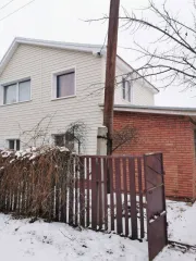 Здание 82 кв.м, участок 540 кв.м, Самарская обл., Ставропольский р-н. 1. Здание с кадастровым номером 63:32:1101017:1828 площадью 82 кв.м по адресу Самарская обл., м.р. Ставропольский, с.п. Луначарский, СНТ «Берег-2», улица 3 Садовая, участок 440, назначение: нежилое, наименование: жилое строение…