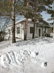 Нежилое здание 67.4 кв.м и земельный участок 447 кв.м в селе Албазинка, улица Центральная, 4. Одноэтажное здание 1900 года постройки, общей площадью 67,4 кв.м., в удовлетворительном состоянии. Инженерные коммуникации: теплоснабжение автономное, электроснабжение. Кадастровый номер здания…