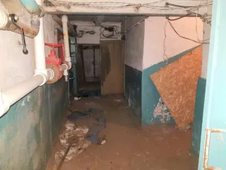 Нежилое помещение расположено по адресу: Санкт-Петербург, пр-кт Стачек, д. 79, литера А, пом. 3-Н, площадь 56.5 кв.м, назначение: нежилое, наименование: мастерская, этаж: подвал, кадастровый номер 78:15:0008221:3962. Право собственности города Санкт-Петербурга подтверждается записью в Едином…