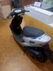 Honda Dio 35 ZX, 2004 Скутер Honda Dio 35 ZX, 2004 года выпуска, двигатель AF3ЧЕ-343937, шасси (рама) AFAF5-1597415. Имущество продается в том виде, в каком оно есть, в случае продажи возврату/обмену не подлежит. За скрытые дефекты имущества Продавец ответственности не несет. Марка, модель: HONDA…