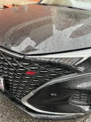 Toyota Camry 2018 года. Автомобиль находится в хорошем состоянии, на ходу, однако имеет следующие неисправности, требующие устранения: вмятина на капоте; трещина в решетке переднего бампера; автомобиль был перекрашен; автомобиль был в ДТП. Кроме того, на автомобиль сделана лицензия для…