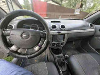 Chevrolet Lacetti, 2009 года, 109 лс, 216684 км Легковой автомобиль, марка CHEVROLET KLAN, VIN XUUNF356J90022118, 2009 г.в. ВНИМАНИЕ!!! Автомобиль на ходу. Есть некоторые проблемы, из которых известны: - нужна замена радиатора (протекает антифриз), - иногда бывают плавающие обороты на холостом…