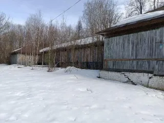 Нежилое здание, 601.1 кв.м, 1937 г., Нижегородская область, с прилегающим земельным участком. Одноэтажное, каменное, деревянное, нежилое здание 1937 года постройки в удовлетворительном состоянии. Перекрытия – деревянные, крыша – по обрешетке железо. Окна наружные с деревянными рамами, двери –…