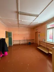 Детский сад № 9, назначение: нежилое, 1-этажный, общая площадь 825,7 кв.м., инв. № 05.00.00177, лит. А, кадастровый номер 11:15:1701002:190 и земельный участок площадью 4871 кв.м., кадастровый номер 11:15:1701002:386, адрес объекта: Республика Коми, г. Усинск, пгт. Парма, ул. Луговая, д. 58а Общая…