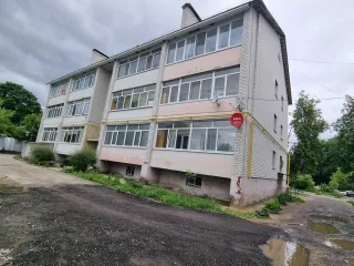 Помещение нежилое. Адрес: Российская Федерация, Брянская область, муниципальный район Дятьковский, городское поселение Дятьковское, город Дятьково, улица Садовая, дом 8. Площадь: 26.5 кв.м., кадастровый номер 32:29:0020304:136. Имущество обеспечено залогом УФНС России по Брянской области.