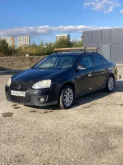 Volkswagen Jetta 2010 г.в. VIN XW8ZZZ1KZAG505813 Пробег 228 617 км. На автомобиле имеются царапины/потертости на переднем бампере, следы коррозии правого и левого передних крыльев, по кузову автомобиля имеются небольшие сколы. Со слов должника: есть проблемы с коробкой передач ("пинается"), с…